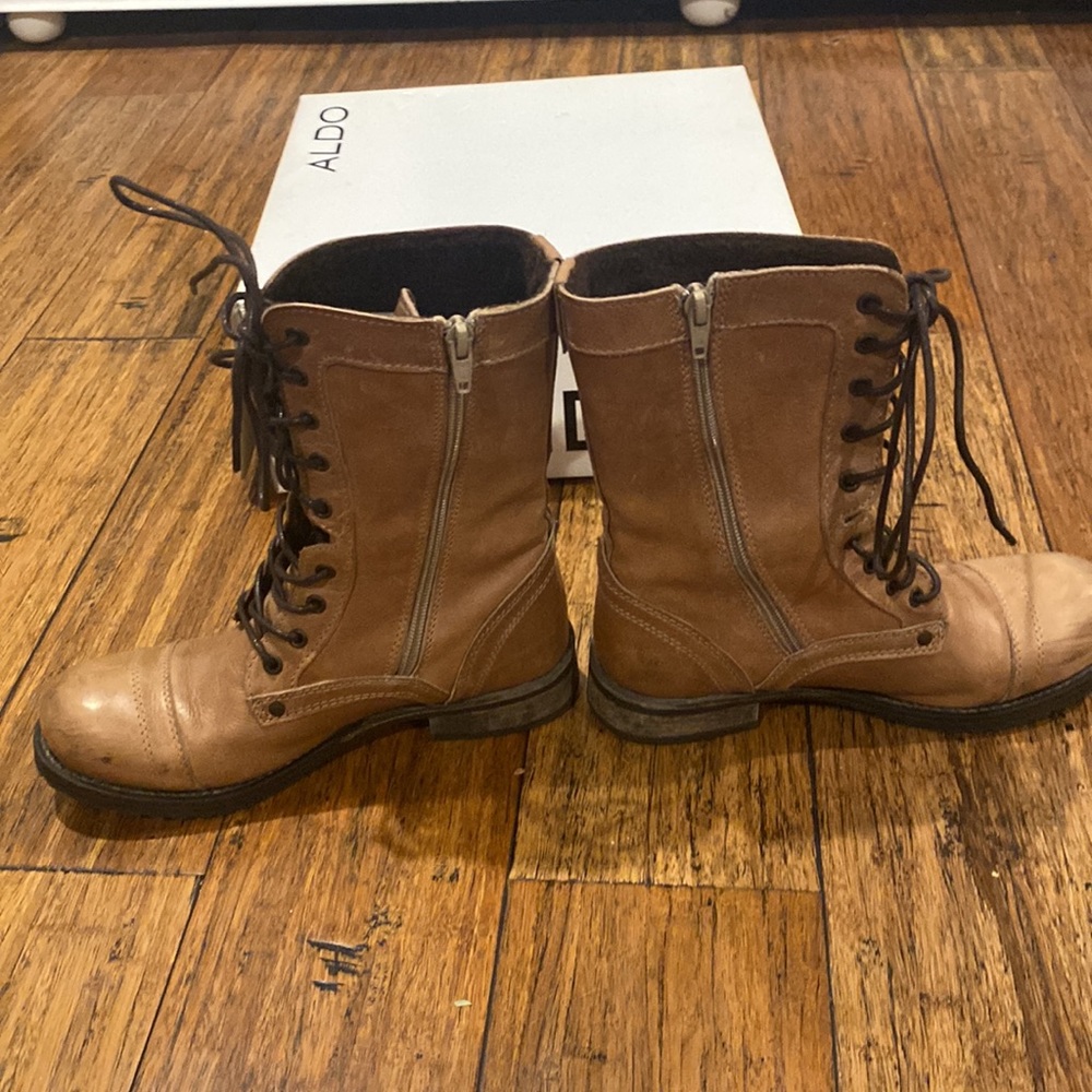 Women’s Tan lace up boots - Picture 3 of 11